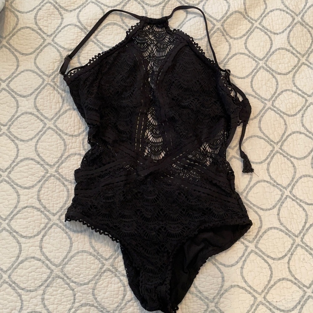 Becca one piece swimsuit. Small. Worn once.